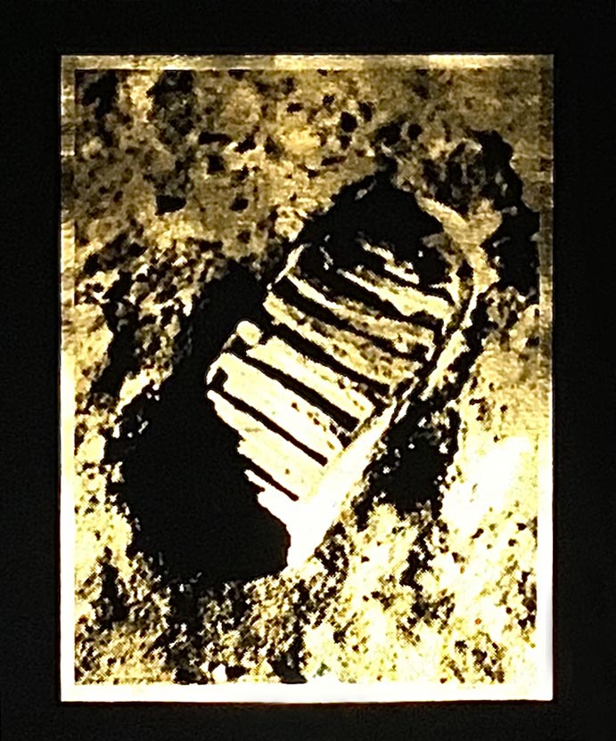 Apollo 11-armstrong-moon-lune-artwork-gold-1969-step on the moon-pas sur la lune