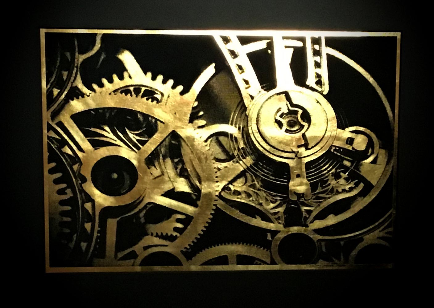 clock-horloge-artwork-gold