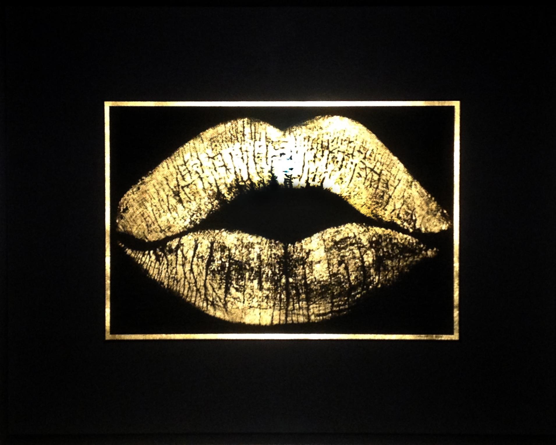 lips-lèvres-kiss-baisé-gloss-artwork-gold
